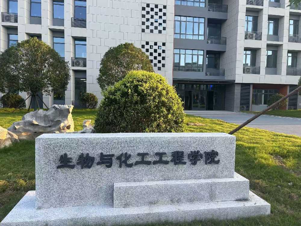 克东县扬州职业大学体育场高杆灯项目